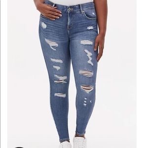 NEW Torrid BOMBSHELL SKINNY JEAN PREMIUM STRETCH